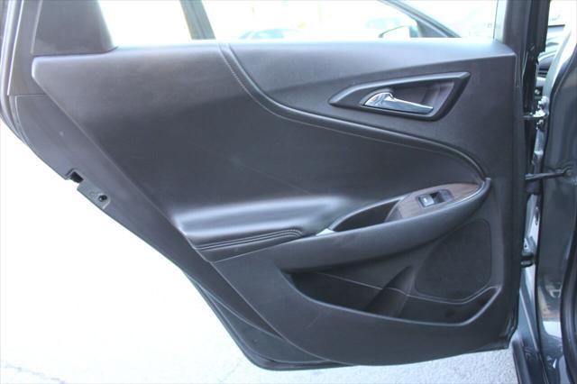 Photo of 2017 Pewter Chevrolet Malibu