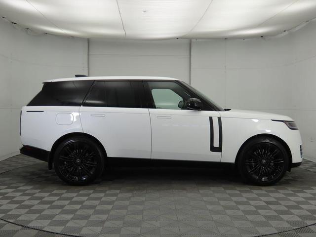 Photo of 2025 Ostuni Pearl White Premium Metallic Land Rover Range Rover
