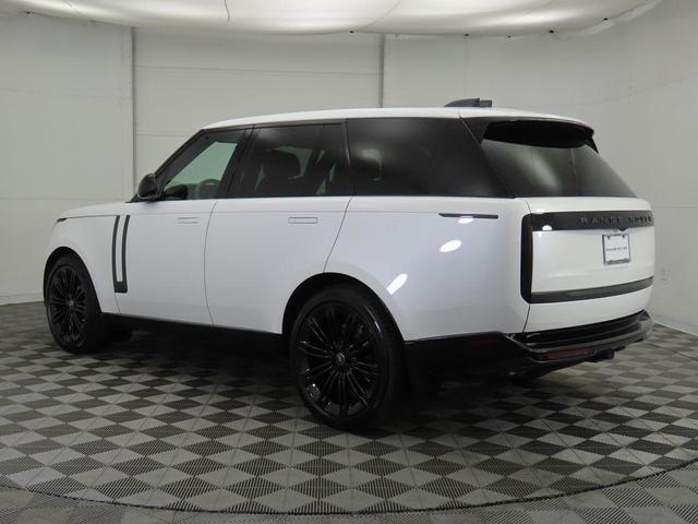 Photo of 2025 Ostuni Pearl White Premium Metallic Land Rover Range Rover