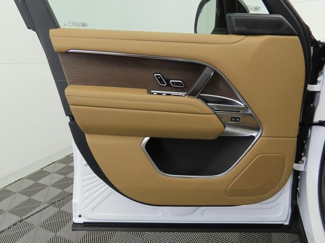 Photo of 2025 Ostuni Pearl White Premium Metallic Land Rover Range Rover
