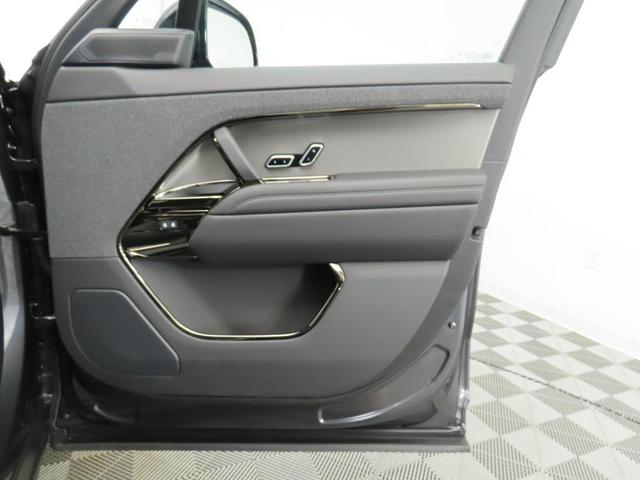 Photo of 2025 Carpathian Grey Premium Metallic Land Rover Range Rover Sport