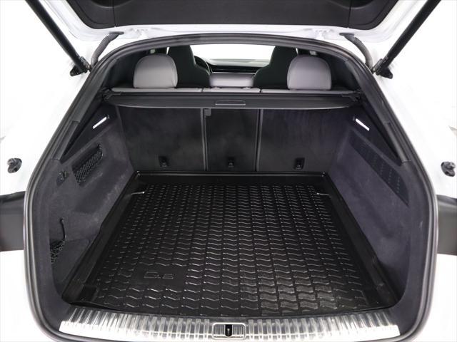 Photo of 2022 Glacier White Audi SQ8