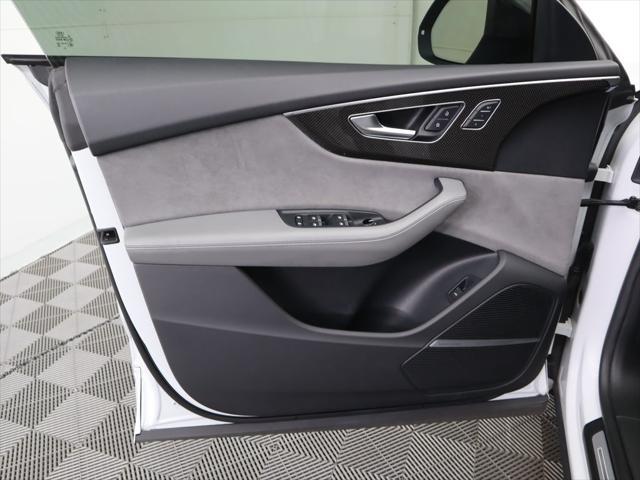 Photo of 2022 Glacier White Audi SQ8