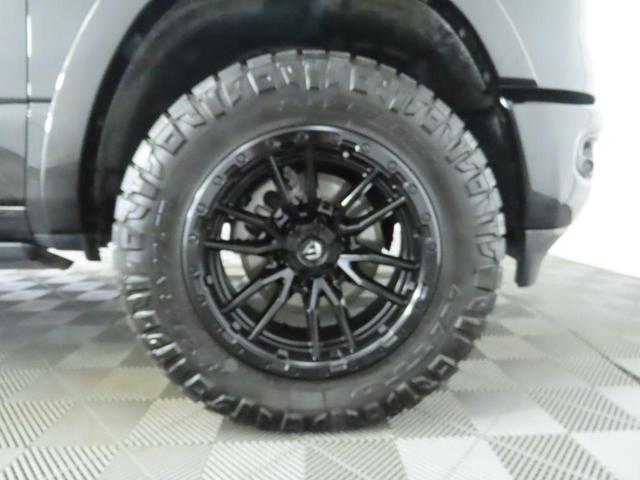 Photo of 2024 Diamond Black Crystal Pearlcoat RAM 1500