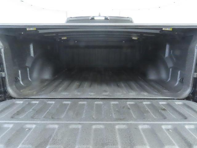 Photo of 2024 Diamond Black Crystal Pearlcoat RAM 1500
