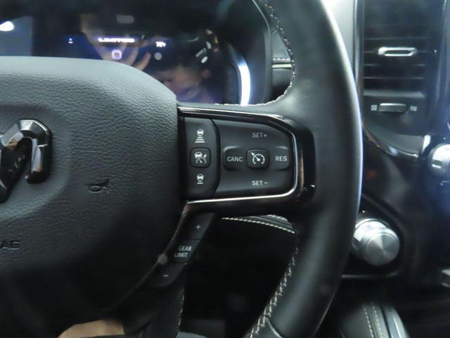 Photo of 2024 Diamond Black Crystal Pearlcoat RAM 1500