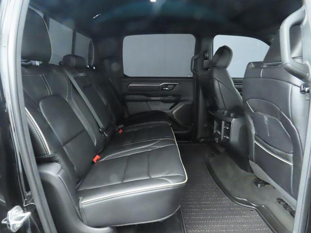Photo of 2024 Diamond Black Crystal Pearlcoat RAM 1500