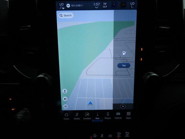 Photo of 2024 Diamond Black Crystal Pearlcoat RAM 1500