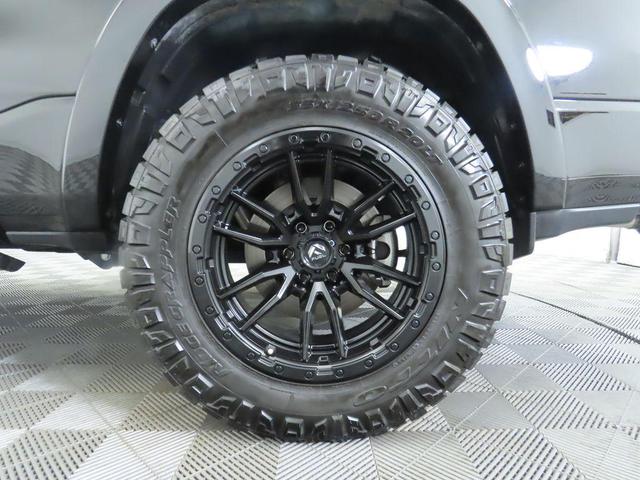 Photo of 2024 Diamond Black Crystal Pearlcoat RAM 1500
