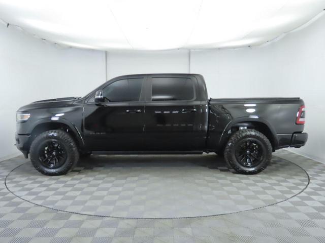 Photo of 2024 Diamond Black Crystal Pearlcoat RAM 1500