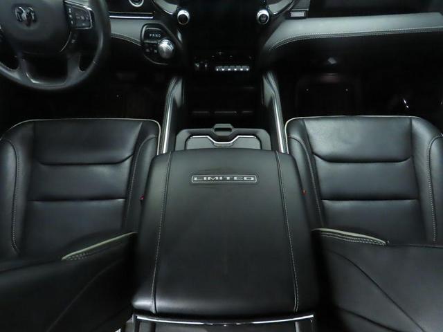 Photo of 2024 Diamond Black Crystal Pearlcoat RAM 1500