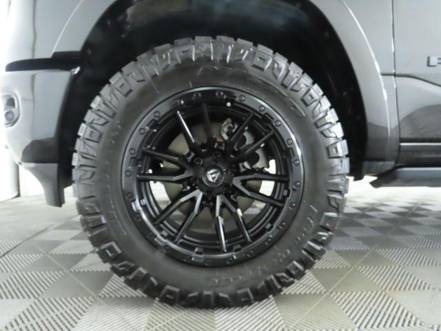 Photo of 2024 Diamond Black Crystal Pearlcoat RAM 1500