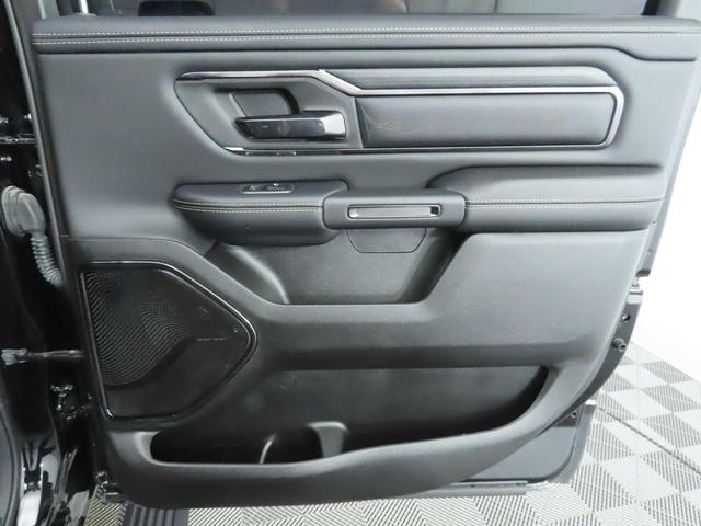 Photo of 2024 Diamond Black Crystal Pearlcoat RAM 1500