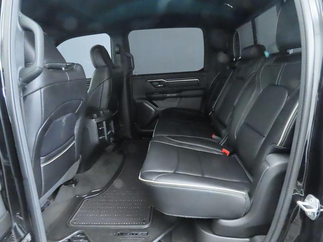 Photo of 2024 Diamond Black Crystal Pearlcoat RAM 1500