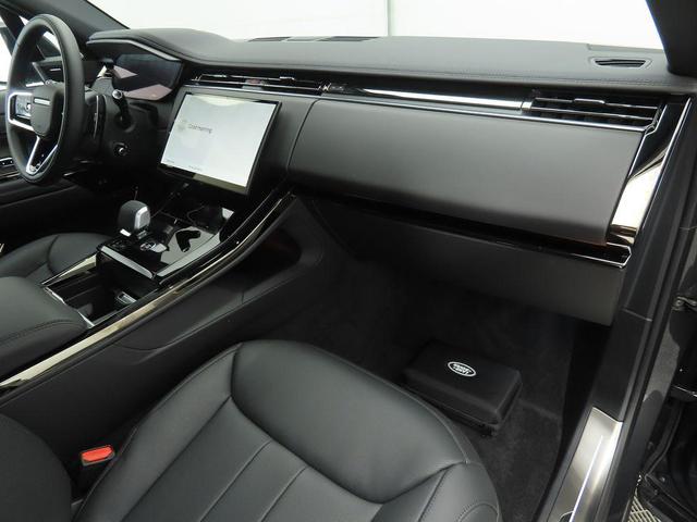 Photo of 2025 Carpathian Gray Premium Metallic Land Rover Range Rover Sport