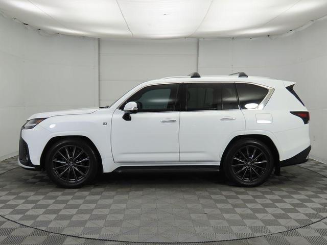 Photo of 2024 Ultra White Lexus LX 600