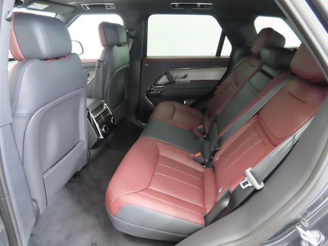 Photo of 2025 Carpathian Grey Premium Metallic Land Rover Range Rover Sport