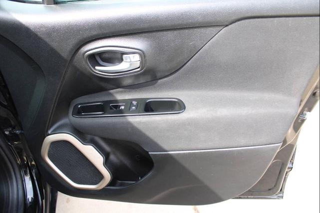 Photo of 2015 Black Jeep Renegade