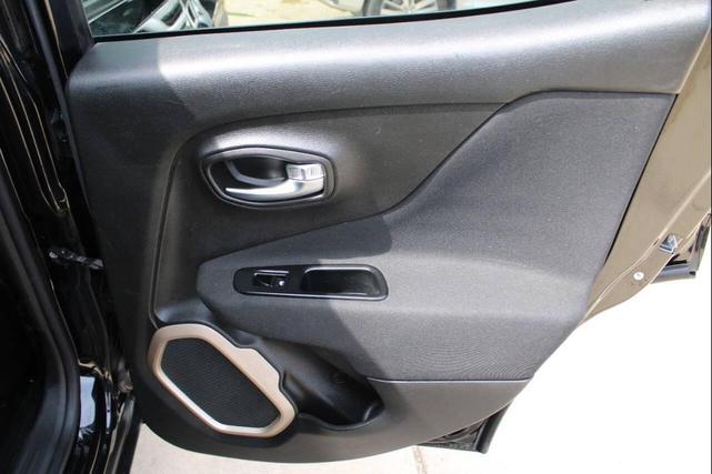 Photo of 2015 Black Jeep Renegade