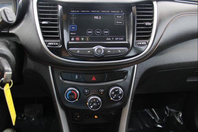 Photo of 2018 Summit White Chevrolet Trax