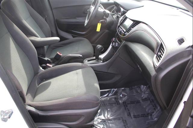 Photo of 2018 Summit White Chevrolet Trax