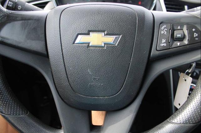 Photo of 2018 Summit White Chevrolet Trax