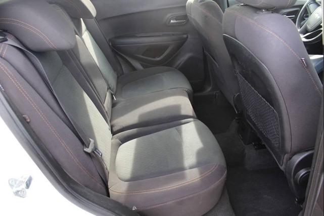 Photo of 2018 Summit White Chevrolet Trax