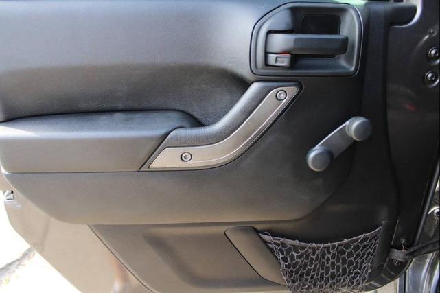 Photo of 2014 Granite Crystal Metallic Clearcoat Jeep Wrangler Unlimited