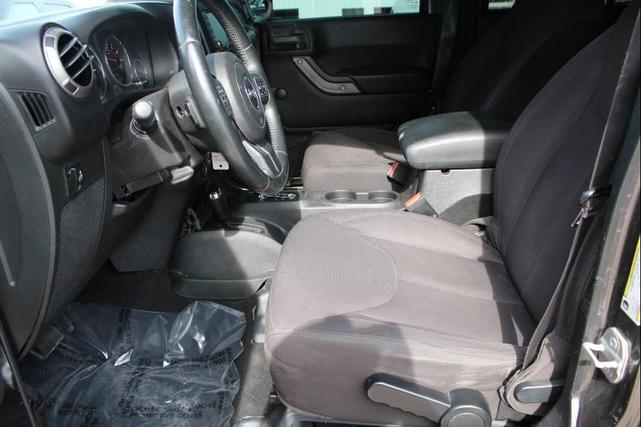 Photo of 2014 Granite Crystal Metallic Clearcoat Jeep Wrangler Unlimited