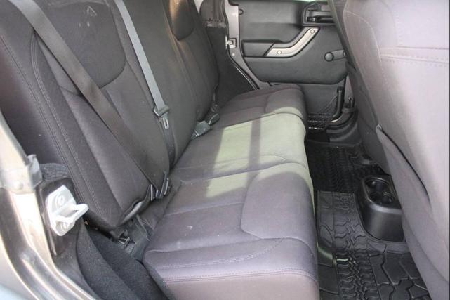 Photo of 2014 Granite Crystal Metallic Clearcoat Jeep Wrangler Unlimited