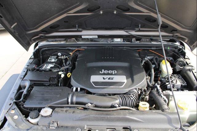 Photo of 2014 Granite Crystal Metallic Clearcoat Jeep Wrangler Unlimited