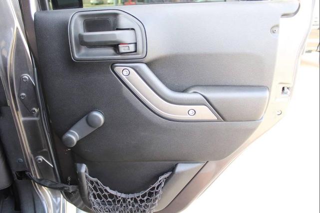 Photo of 2014 Granite Crystal Metallic Clearcoat Jeep Wrangler Unlimited