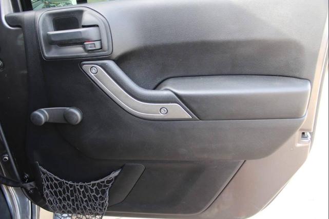 Photo of 2014 Granite Crystal Metallic Clearcoat Jeep Wrangler Unlimited
