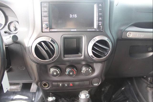 Photo of 2014 Granite Crystal Metallic Clearcoat Jeep Wrangler Unlimited
