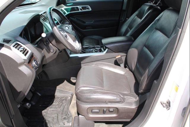 Photo of 2015 White Platinum Metallic Tri-Coat Ford Explorer