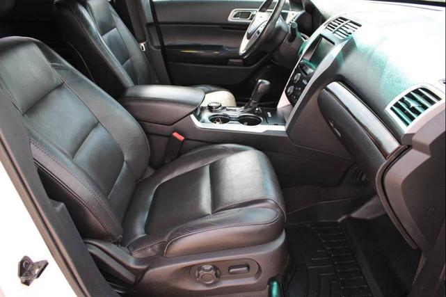 Photo of 2015 White Platinum Metallic Tri-Coat Ford Explorer