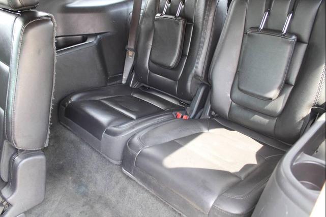 Photo of 2015 White Platinum Metallic Tri-Coat Ford Explorer