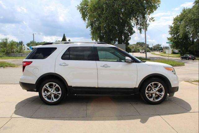 Photo of 2015 White Platinum Metallic Tri-Coat Ford Explorer