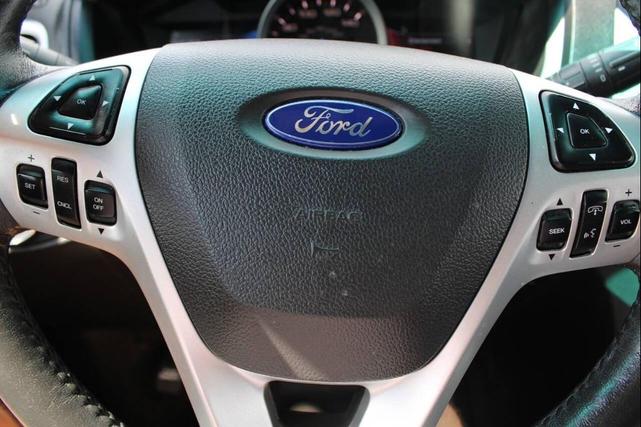 Photo of 2015 White Platinum Metallic Tri-Coat Ford Explorer