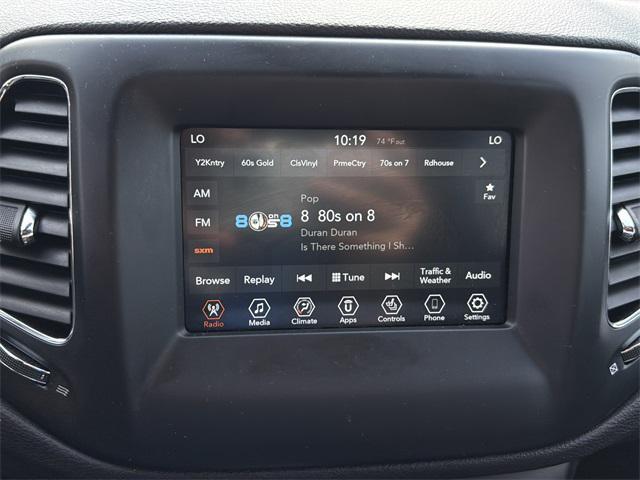 Photo of 2020 White Clearcoat Jeep Compass
