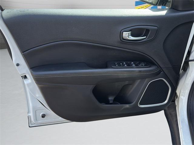 Photo of 2020 White Clearcoat Jeep Compass