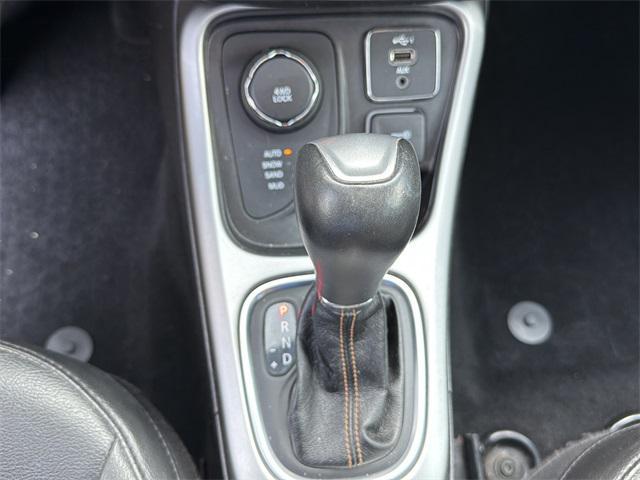 Photo of 2020 White Clearcoat Jeep Compass
