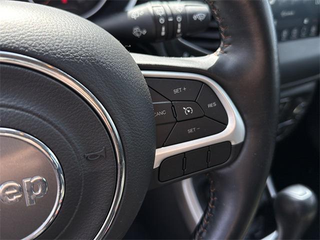 Photo of 2020 White Clearcoat Jeep Compass