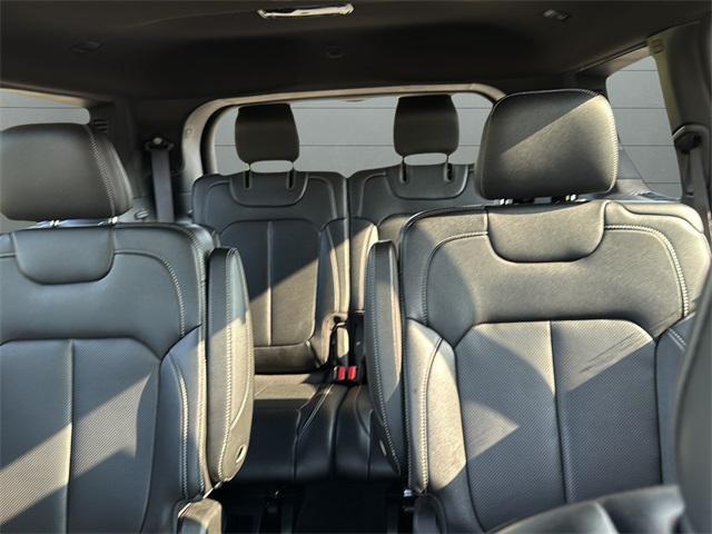 Photo of 2024 Diamond Black Crystal Pearlcoat Jeep Grand Cherokee L