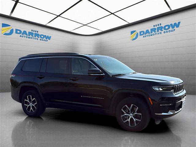Photo of 2024 Diamond Black Crystal Pearlcoat Jeep Grand Cherokee L
