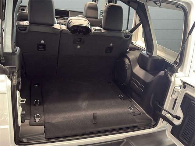 Photo of 2025 Bright White Clearcoat Jeep Wrangler