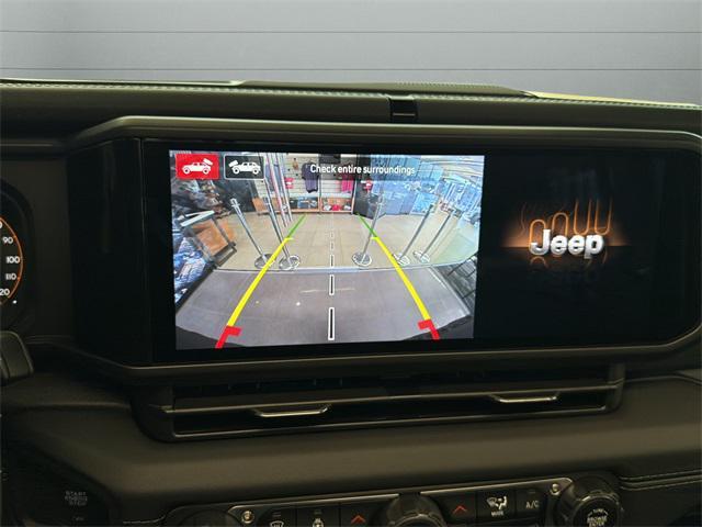Photo of 2025 Bright White Clearcoat Jeep Wrangler