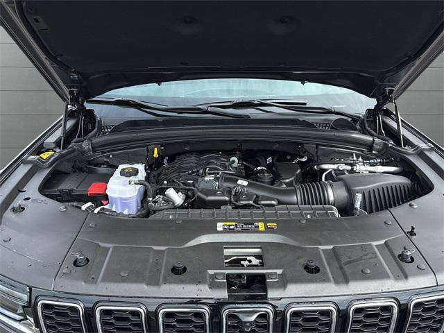 Photo of 2025 Baltic Gray Metallic Clearcoat Jeep Grand Cherokee L