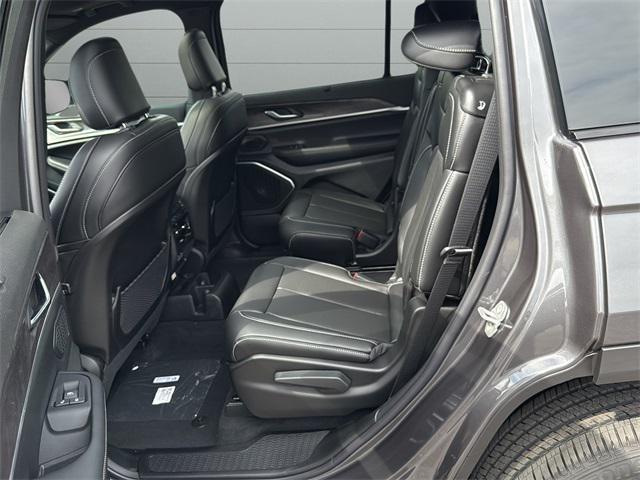 Photo of 2025 Baltic Gray Metallic Clearcoat Jeep Grand Cherokee L