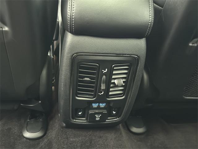 Photo of 2019 Diamond Black Crystal Pearlcoat Jeep Grand Cherokee